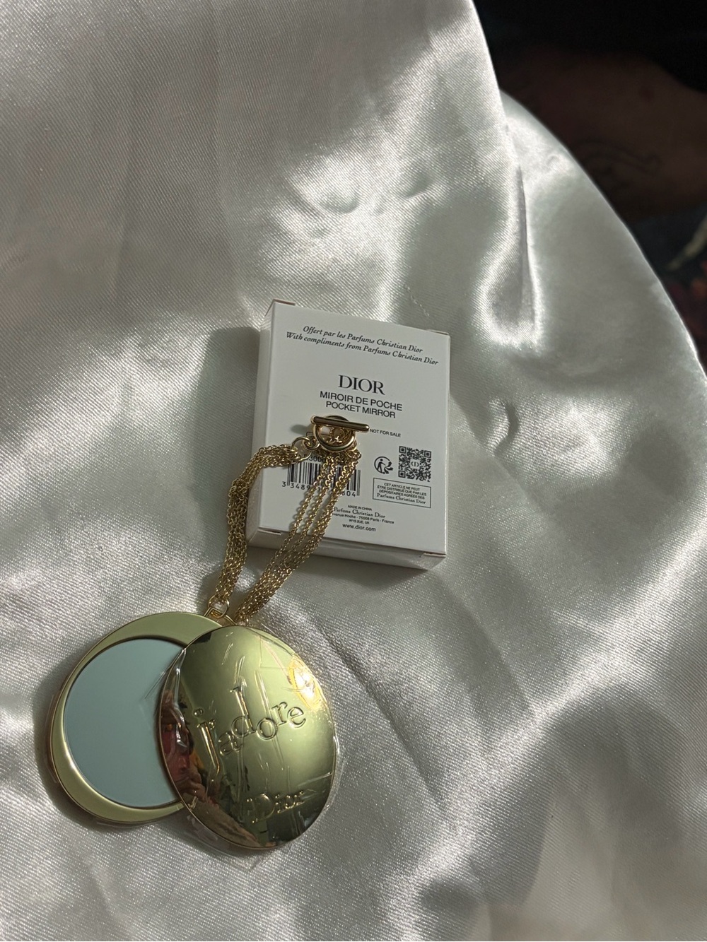 Dior ja'dore gold compact mirror withgold chain - Picture 6 of 6